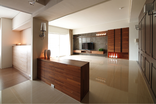 深紫浪漫木石自然空間